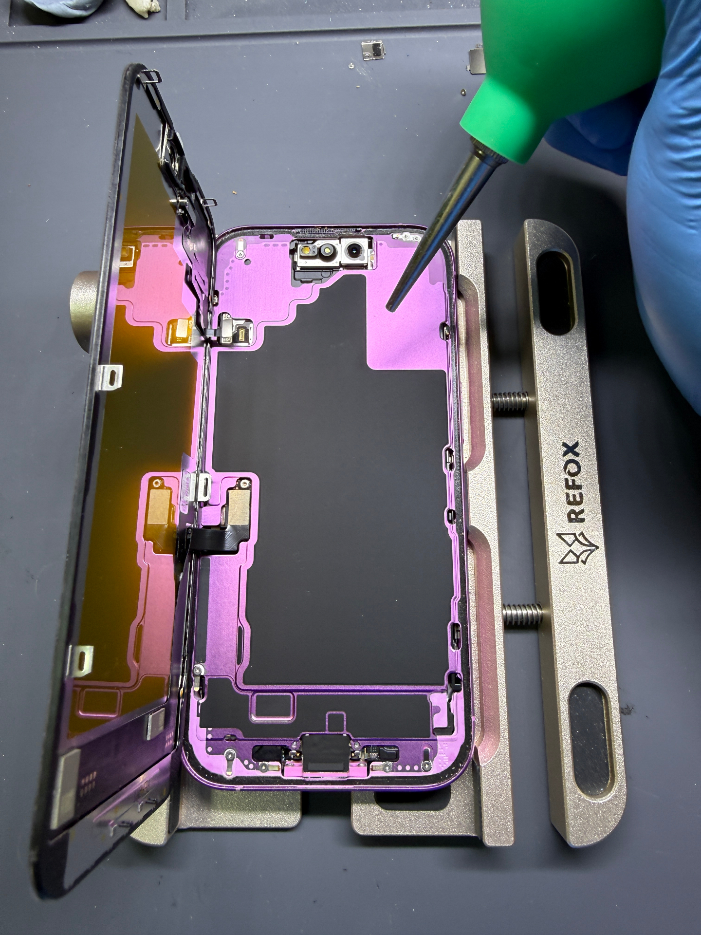 iPhone javítás közben
